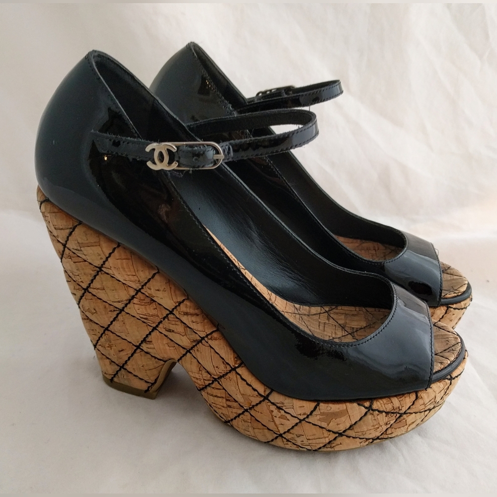 CHANEL shoes / sandals